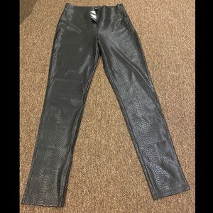 NWT Bebe S Pants Leggings Faux Snake Print Pull On Legging Sleek Stretch Black